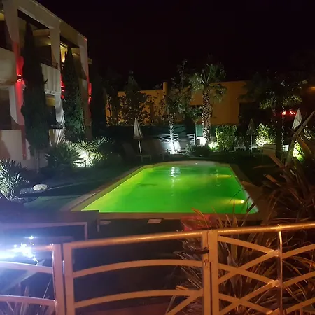 Hotell Logis La Fauceille 4*