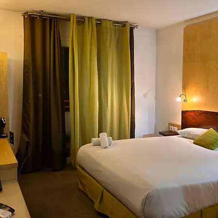 Hotell Logis La Fauceille 4*