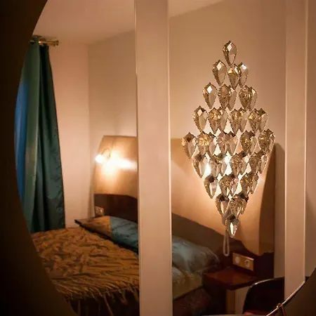 Hotell Logis La Fauceille 4*